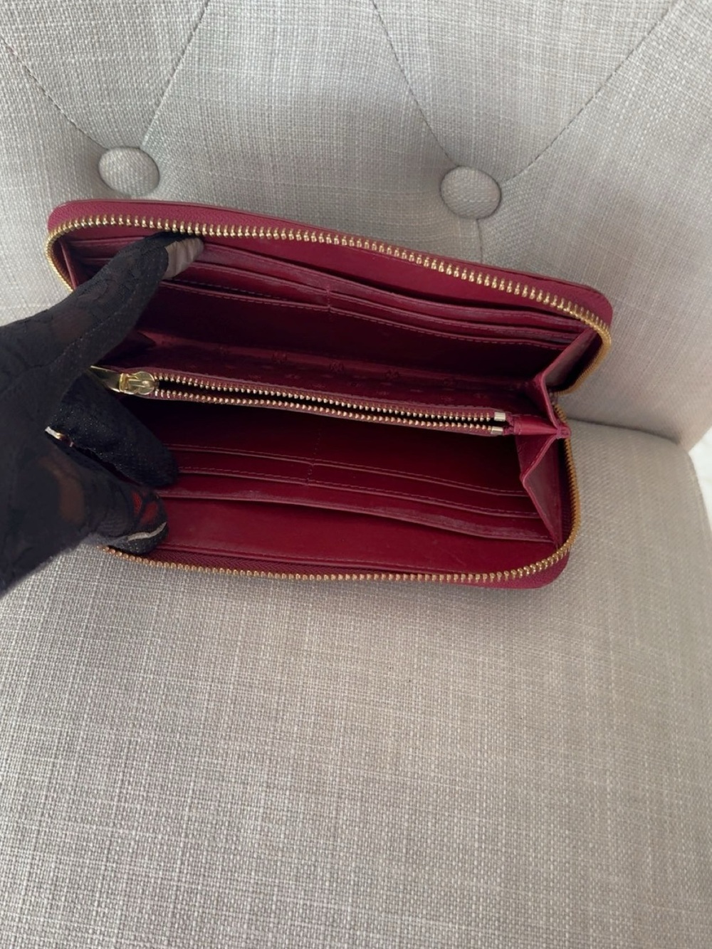 Tory Burch Glossy Patent Zip Wallet in Burgundy - Picture 4 of 4